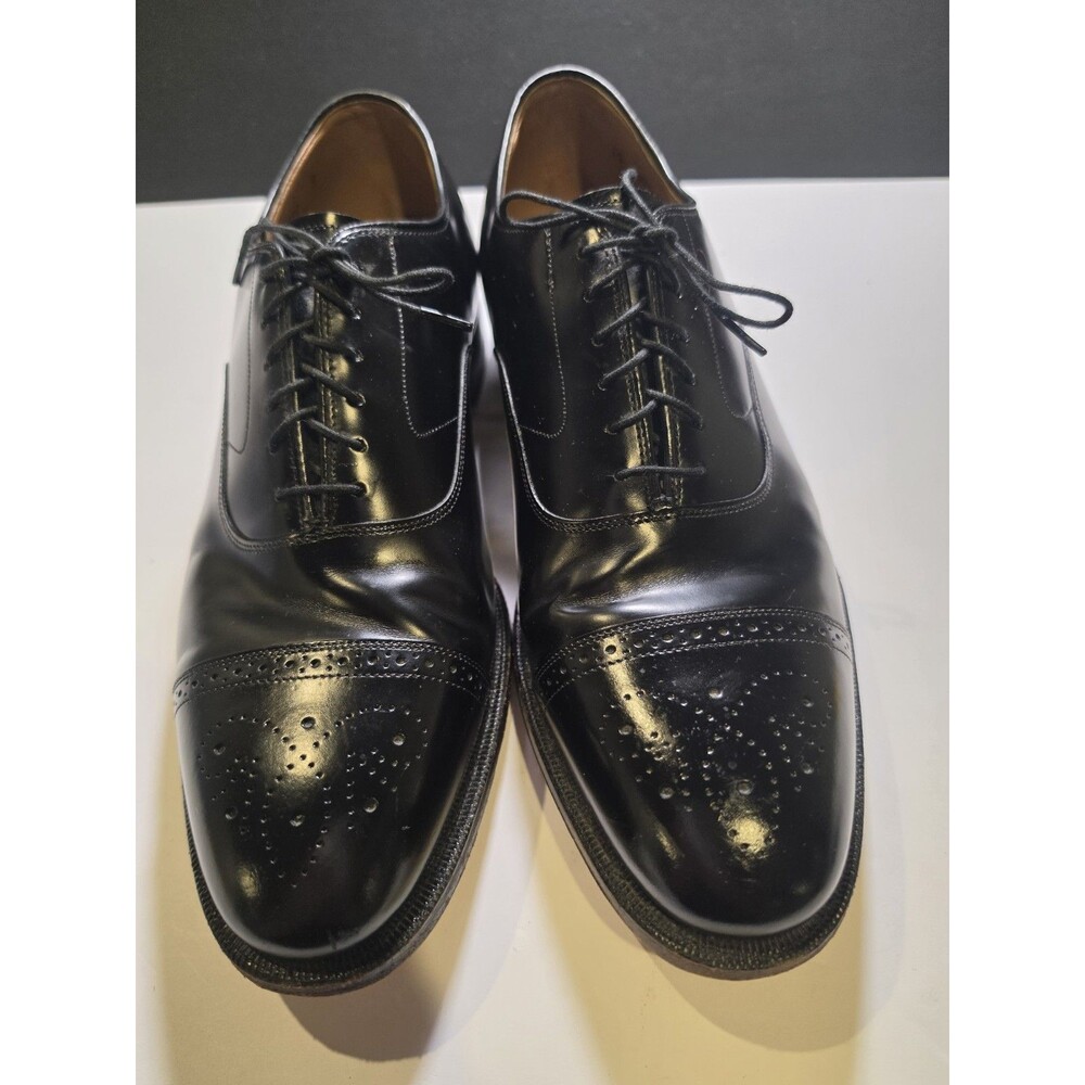 Vintage Johnston Murphy Handcrafted Black Leather Medallion Cap Toe Oxfords 10 D